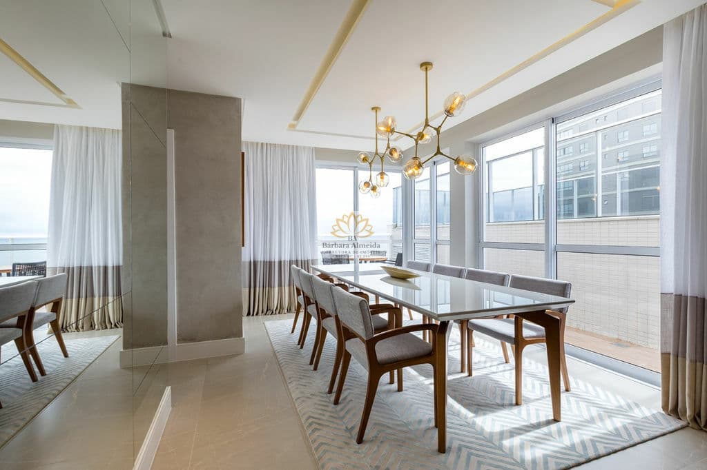 Linda Cobertura com 308m², 04 suítes, Mobiliada e Decorada