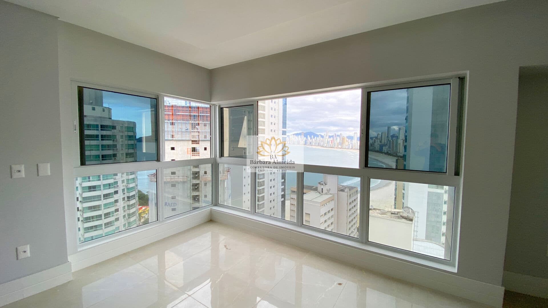 Apartamento quadra mar na Barra Norte