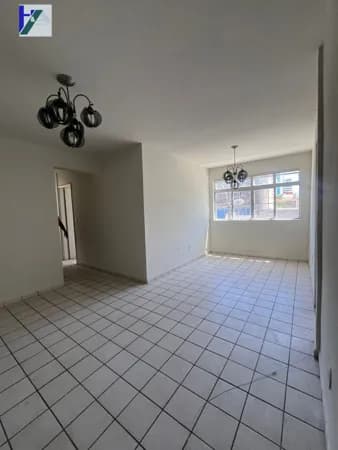 Amplo Apartamento de 3 Qts a poucos metros do mar – Localização Premium