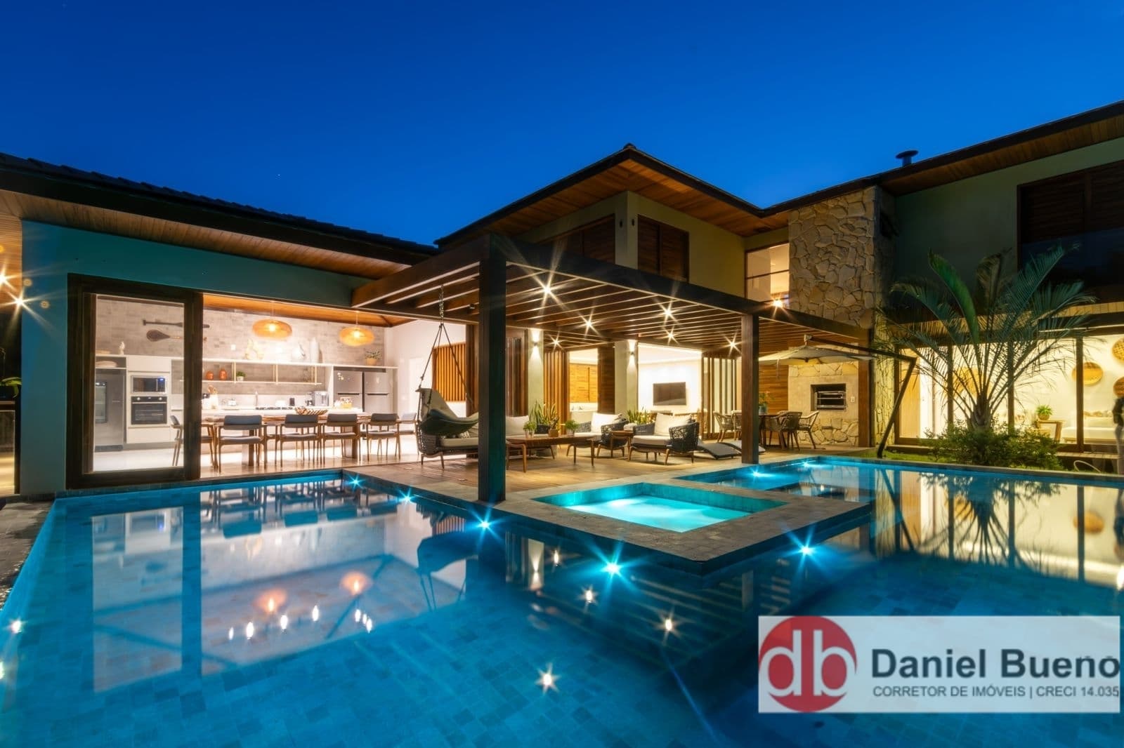 Casa 6 Suítes - Perto da Praia - Excelente Localização