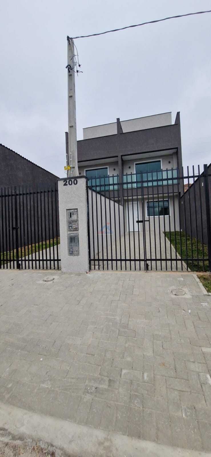 *Sobrado triplex no Tatuquara