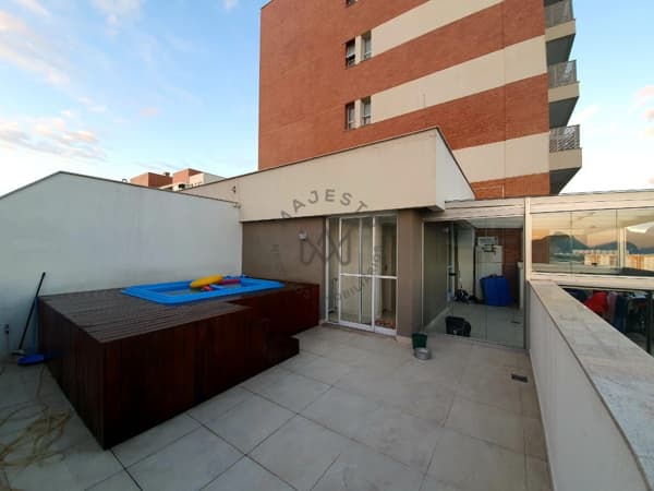 Viva com Estilo: Cobertura Duplex de 3 Suítes no Soho Residences, Barra da Tijuca - Modernidade e Conforto em Cada Detalhe