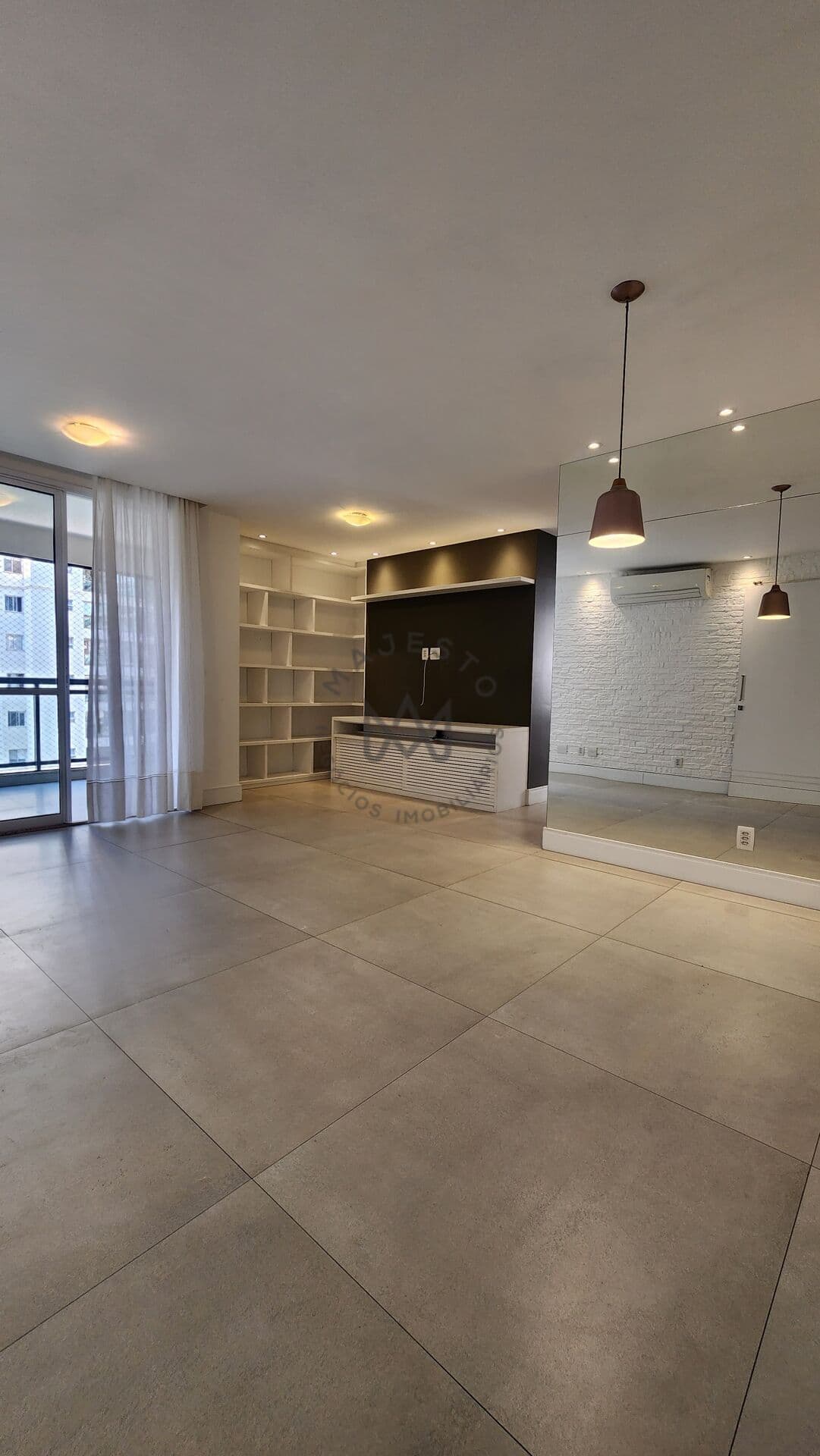 Apartamento com 2 quartos (1 suíte), sala ampliada e vista sol da manhã no Maayan