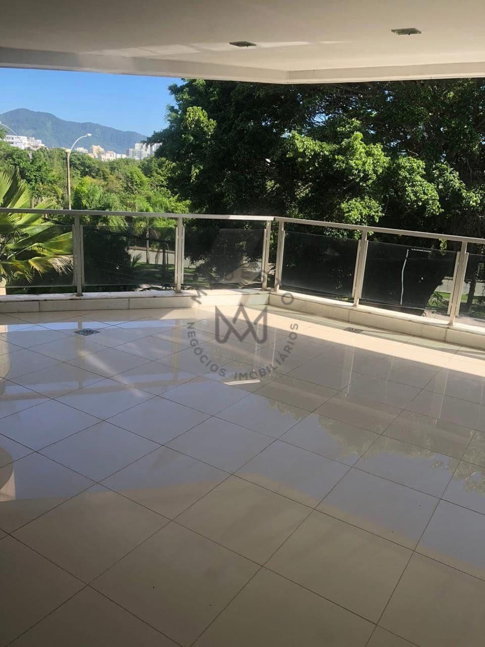 Apartamento lâmina 3 suítes com varandão e 2 vagas no Recreio