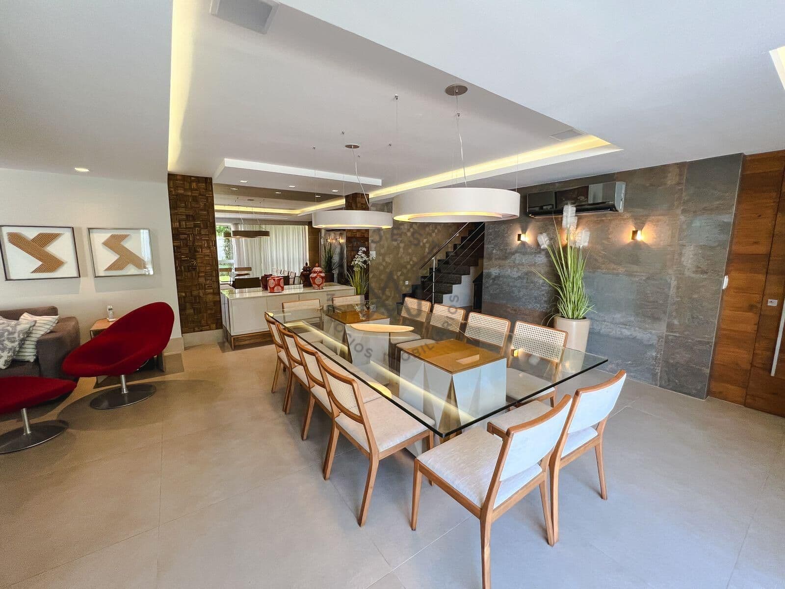 Luxuosa Casa Triplex de 5 Quartos no Recreio