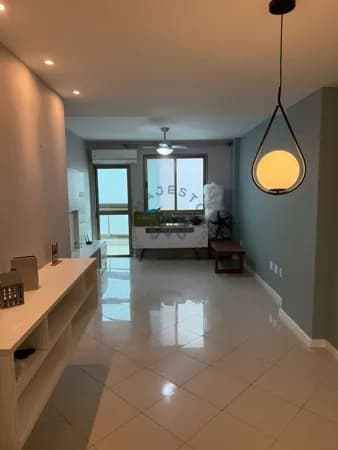 Apartamento com 2 quartos, varanda com cortina de vidro e 2 vagas no Recreio