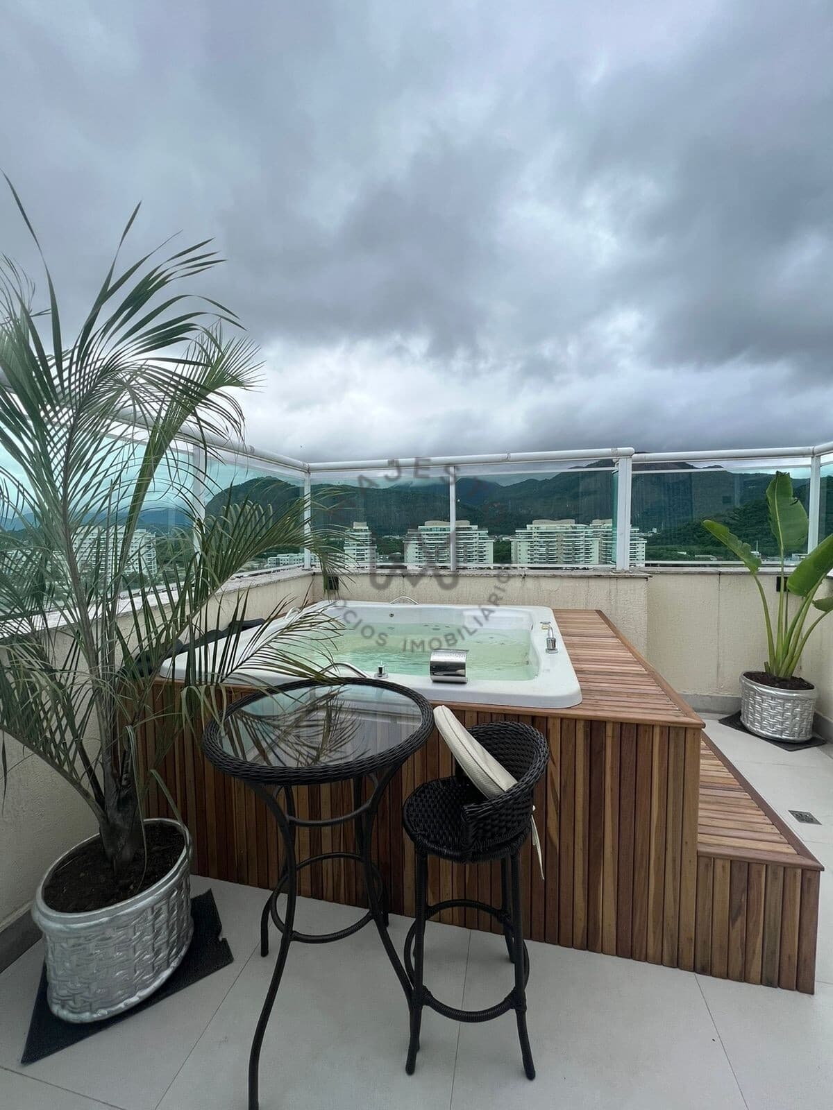 Sofisticação e Conforto em Cobertura Duplex de 3 Suítes com Terraço Gourmet e Vista Livre no London Green, Barra da Tijuca