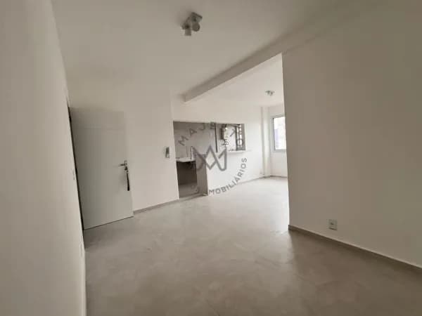Apartamento reformado de 2 quartos com acabamento sofisticado