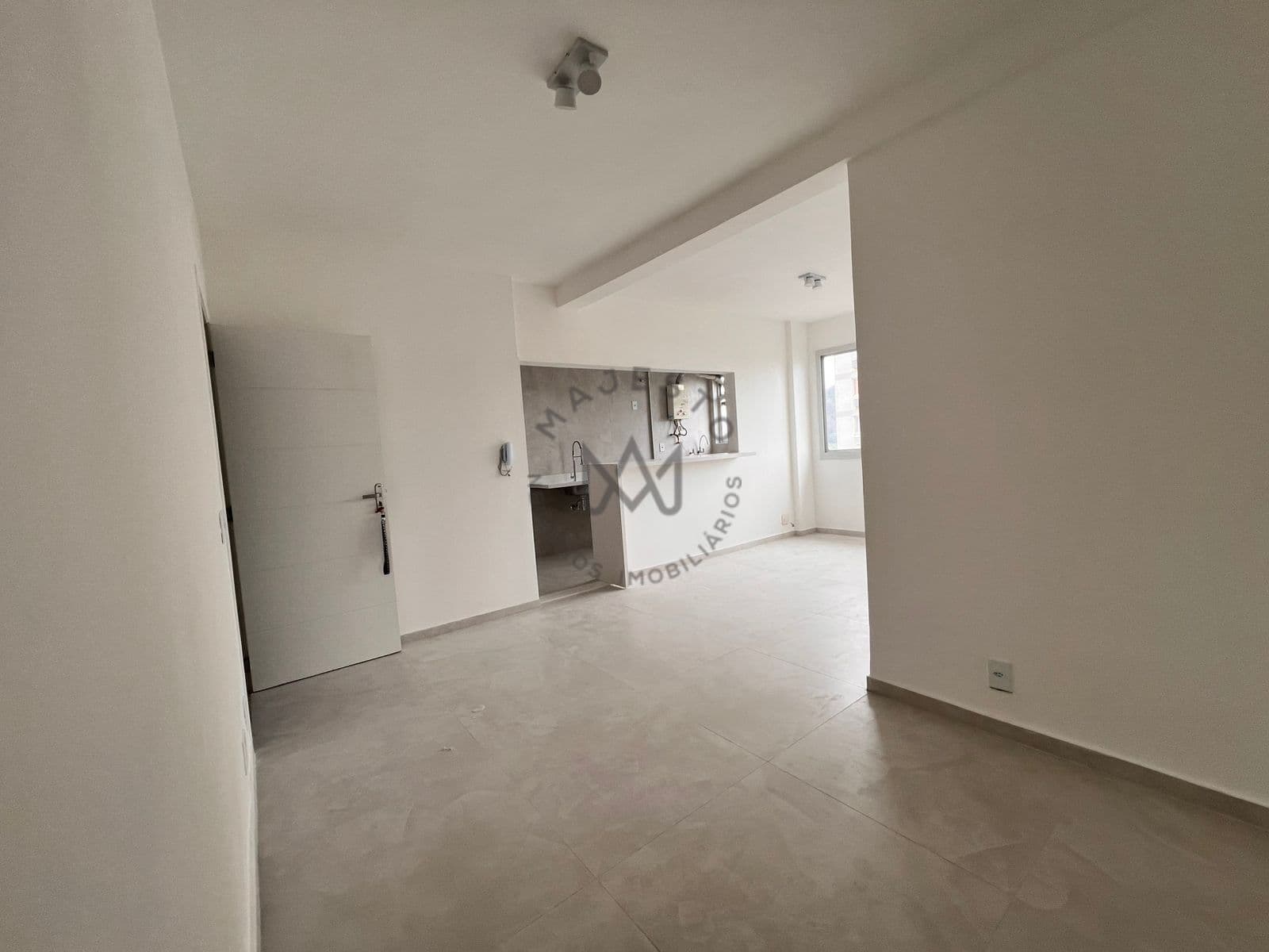 Apartamento reformado de 2 quartos com acabamento sofisticado
