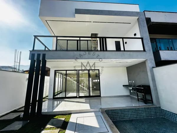 Casa Duplex com 4 Suítes em Vargem Pequena