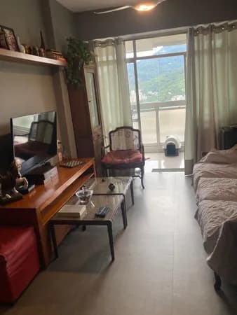 Apartamento 2 quartos (1 suíte) com varanda envidraçada na Barra