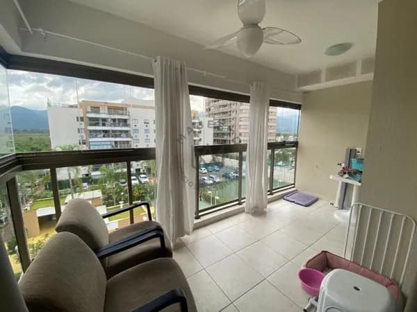 Apartamento com 3 quartos, varanda ampla e sol passante no Recreio dos Bandeirantes