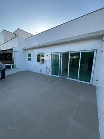 Cobertura linear 3 suítes com laje e 3 vagas no Recreio
