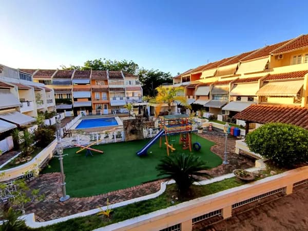 Casa triplex 4 suítes reformada com 2 vagas no Recreio
