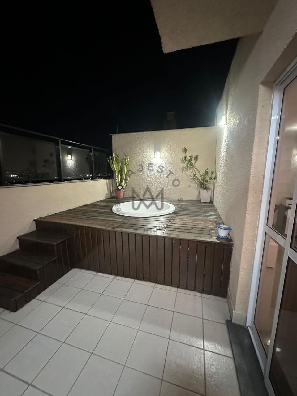 Cobertura duplex com área gourmet e piscina privativa
