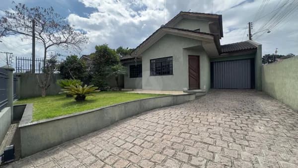 Casa 03 Quartos 01 Suíte - Localização Privilegiada (Possuí uma segunda casa nos fundos do terreno com entrada individual)