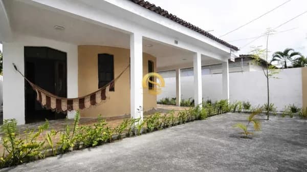 Casa a venda no Mirante próximo ao shopping com 4 qts.