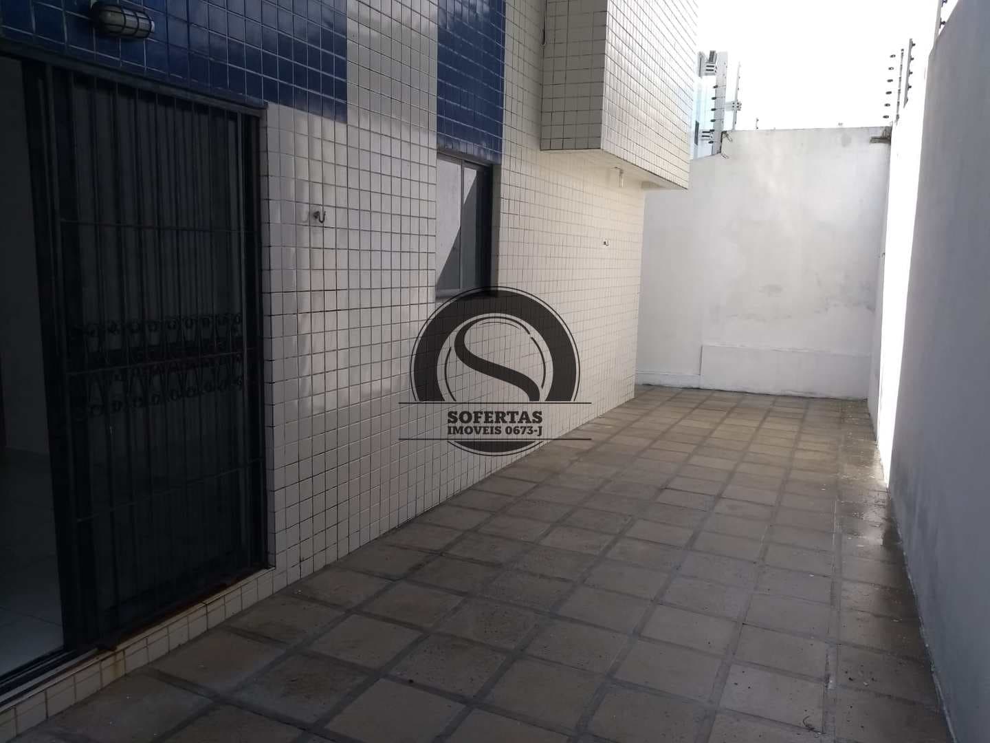 Apartamento Térreo para venda com 3 qts e área reservada.