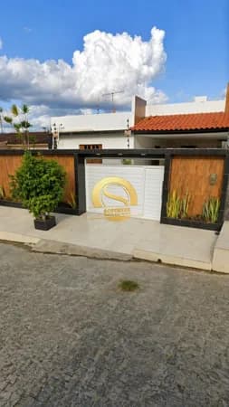 Casa Padrão com 3 suítes + dce para locação