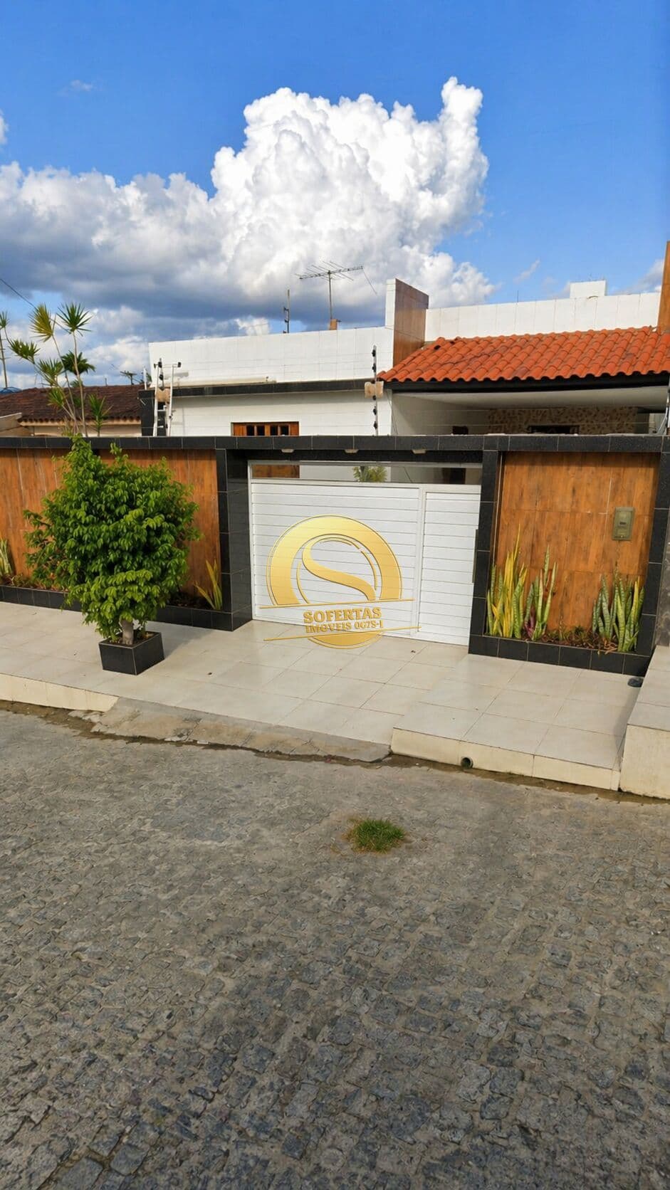 Casa Padrão com 3 suítes + dce para locação