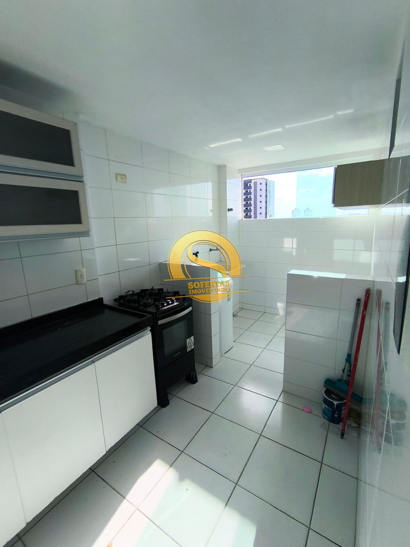 Apartamento à venda com varanda e 2 vagas de garagem no Catolé(mobiliado)