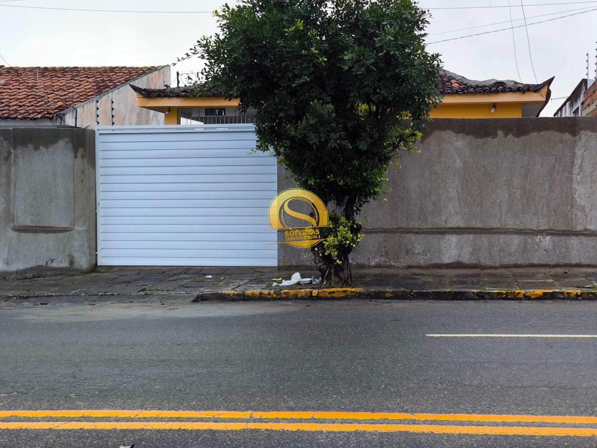 Casa para venda em frente ao Campestre.