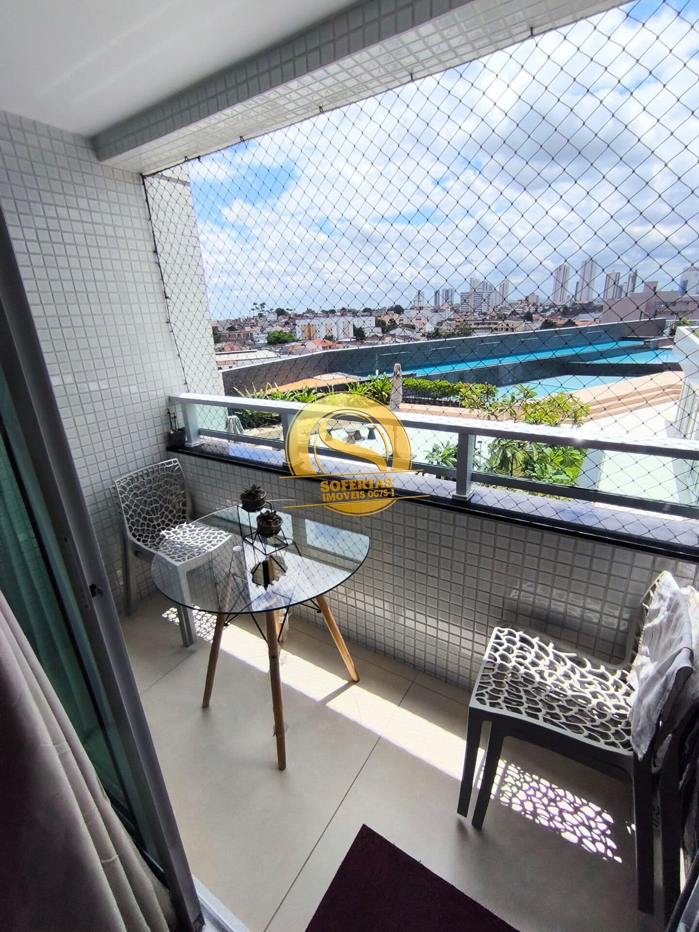 Apartamento Alto Padrão no Mandriani com 2 vagas e com Varanda.