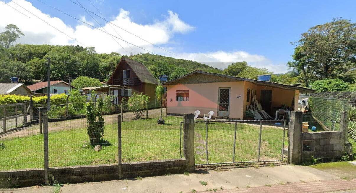 REF. 384 Casa de alvenaria à venda no Bairro Ratones