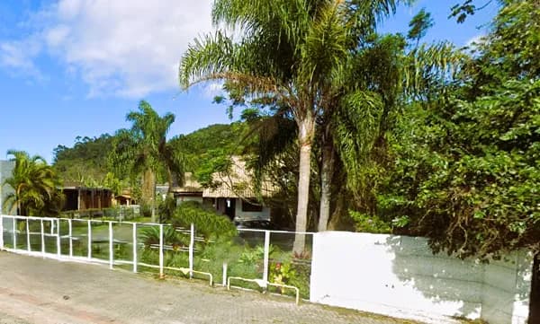 REF. 23 Casa à venda, com ponto comercial, vamos conferir!