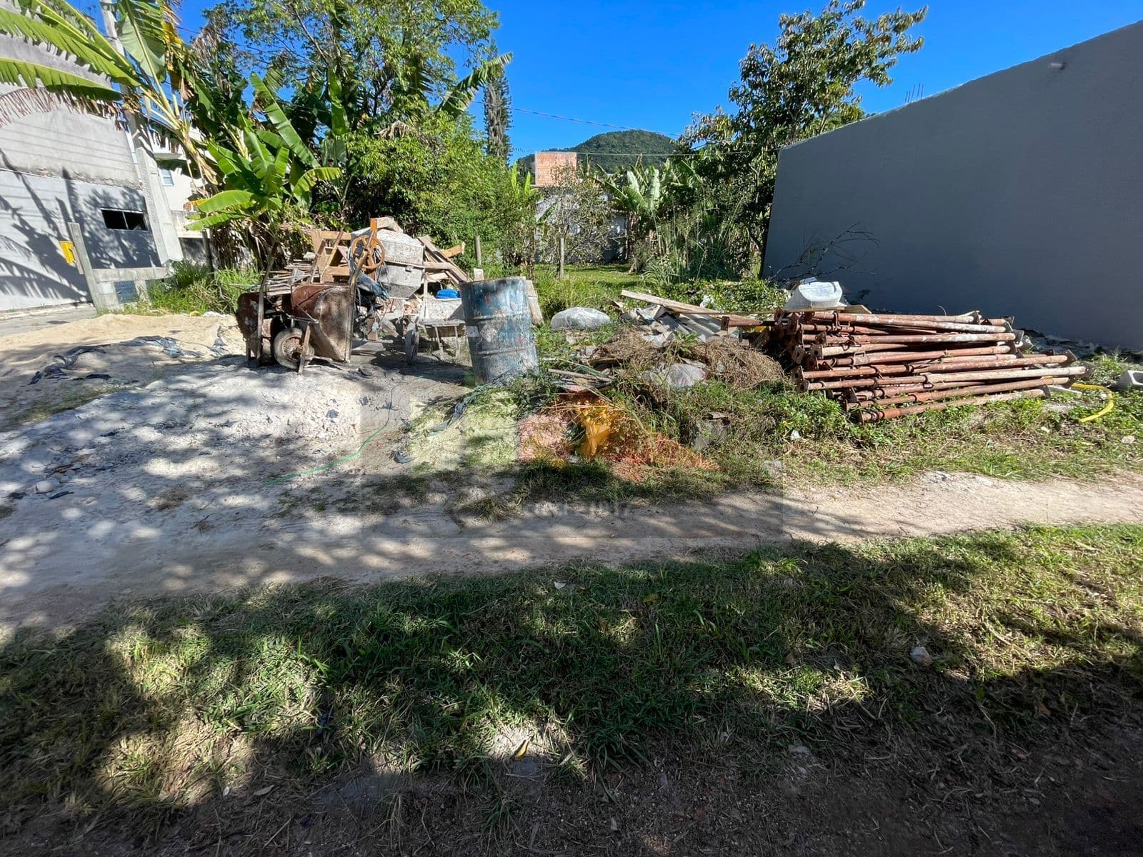 Terreno à venda no bairro do Ratones, Florianópolis/SC