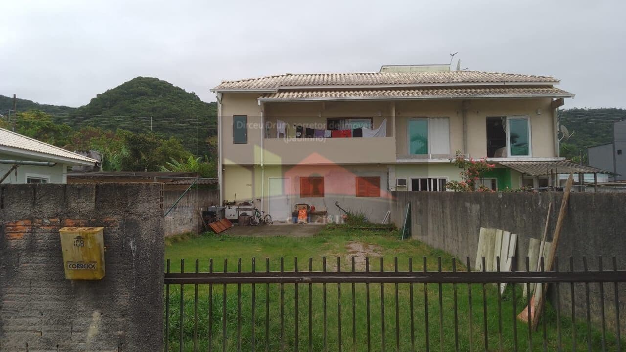 REF. 398 - Sobrado Geminado no bairro Ratones, Florianópolis/SC.