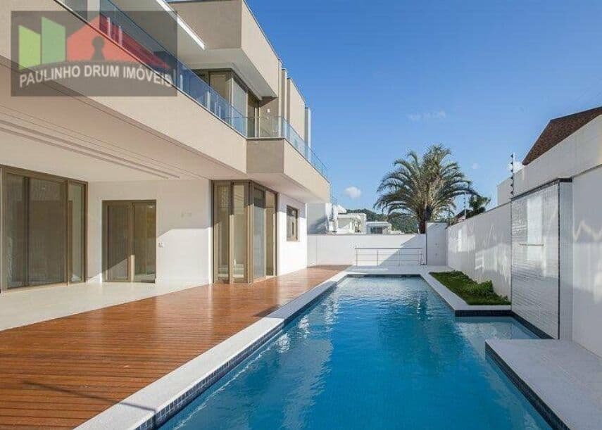 REF. 138 Linda Casa Em Jurerê Internacional, alto padrão, luxuosa e espaçosa.