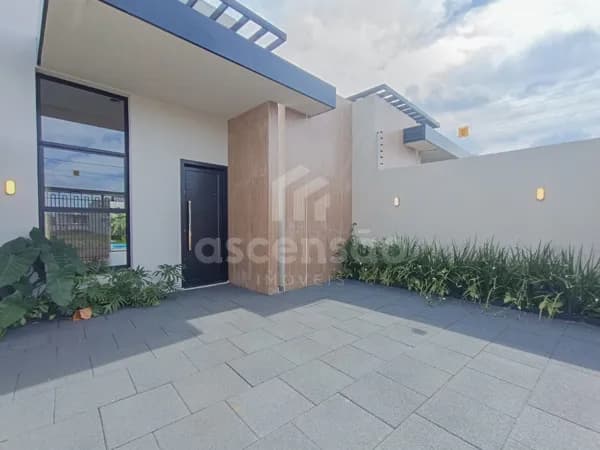 Casa no Loteamento Tropical II