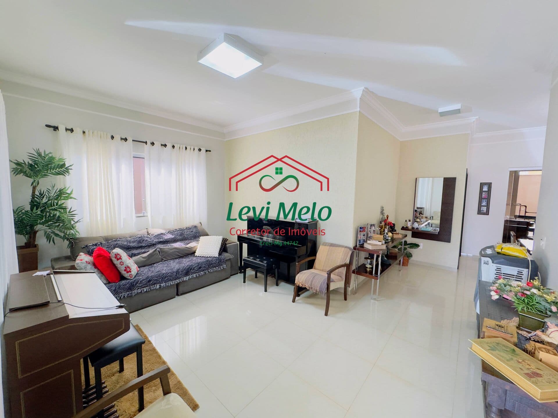 Casa Alto Padrão em Residencial Drummond, Ituiutaba/MG