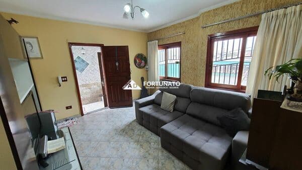 Casa na Vila Nivi