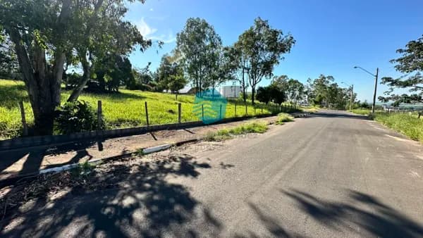 Terreno no bairro Jardim Holiday com 250m² em São Pedro-SP