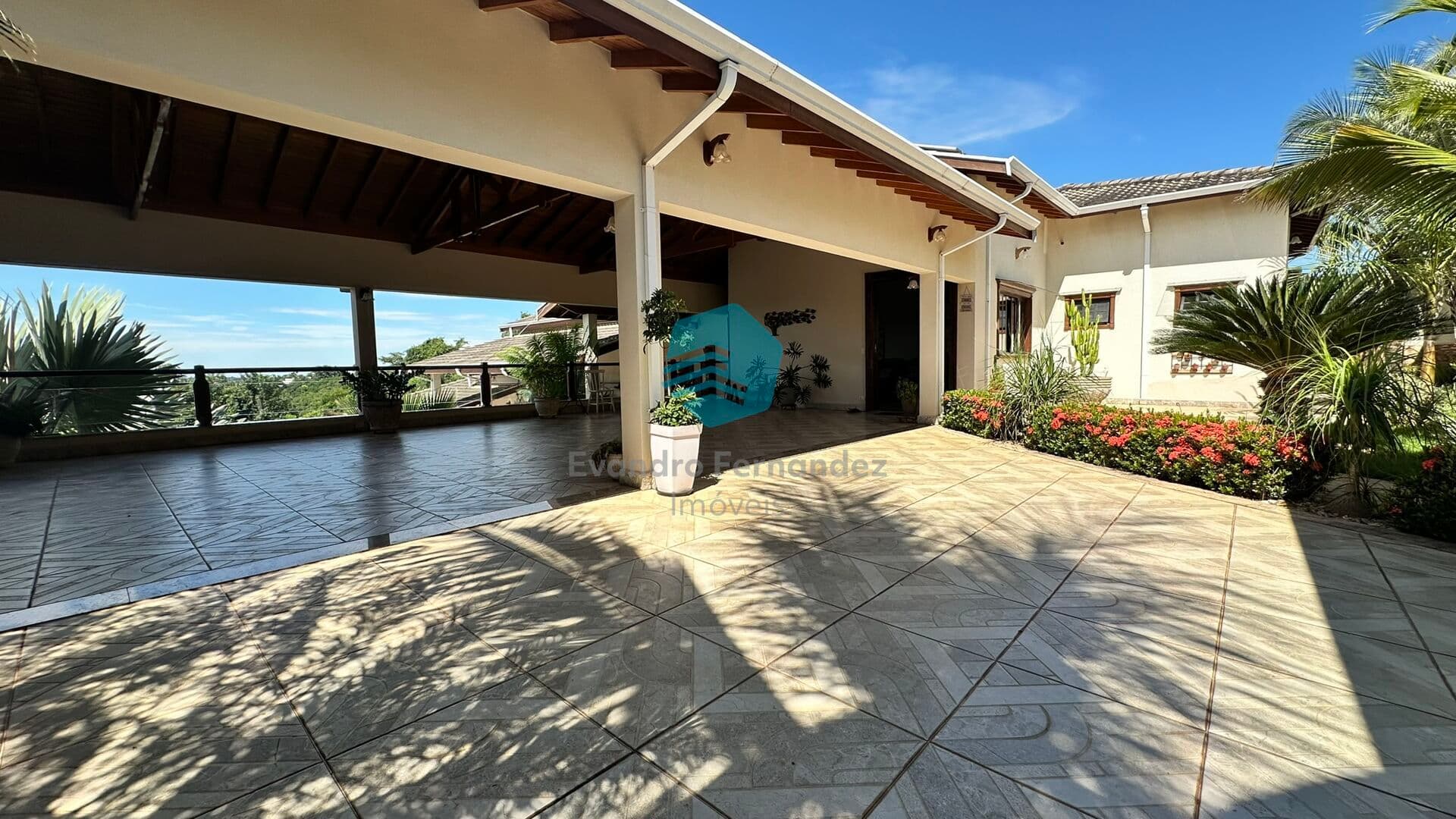Casa Alto Padrão a venda de porteira fechada em São Pedro com 5 dormitórios