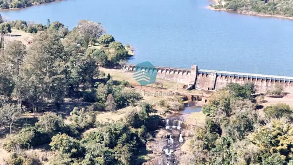 Rancho em frente a represa do Patrimônio em Brotas, oportunidade residencial ou comercial