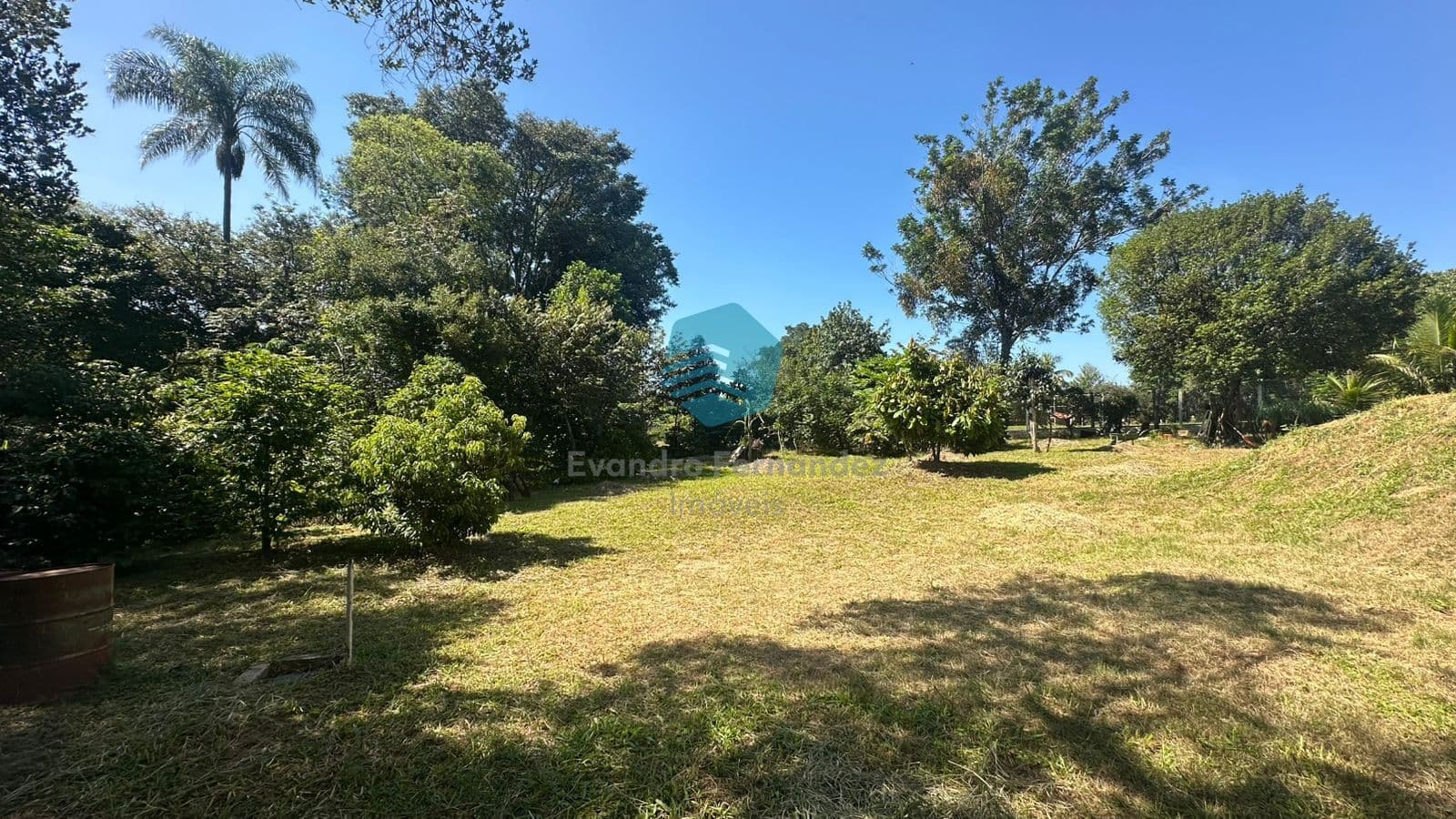 Chácara à venda com 4 dormitórios e amplo terreno - São Pedro / SP