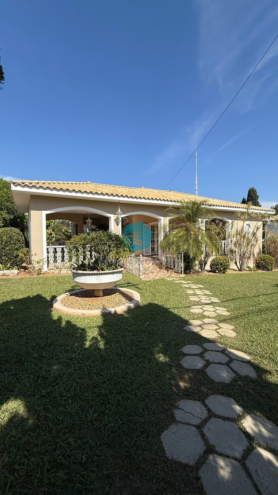 Casa em São Pedro com 5 dormitórios, quintal, espaço gourmet e um jardim dos sonhos