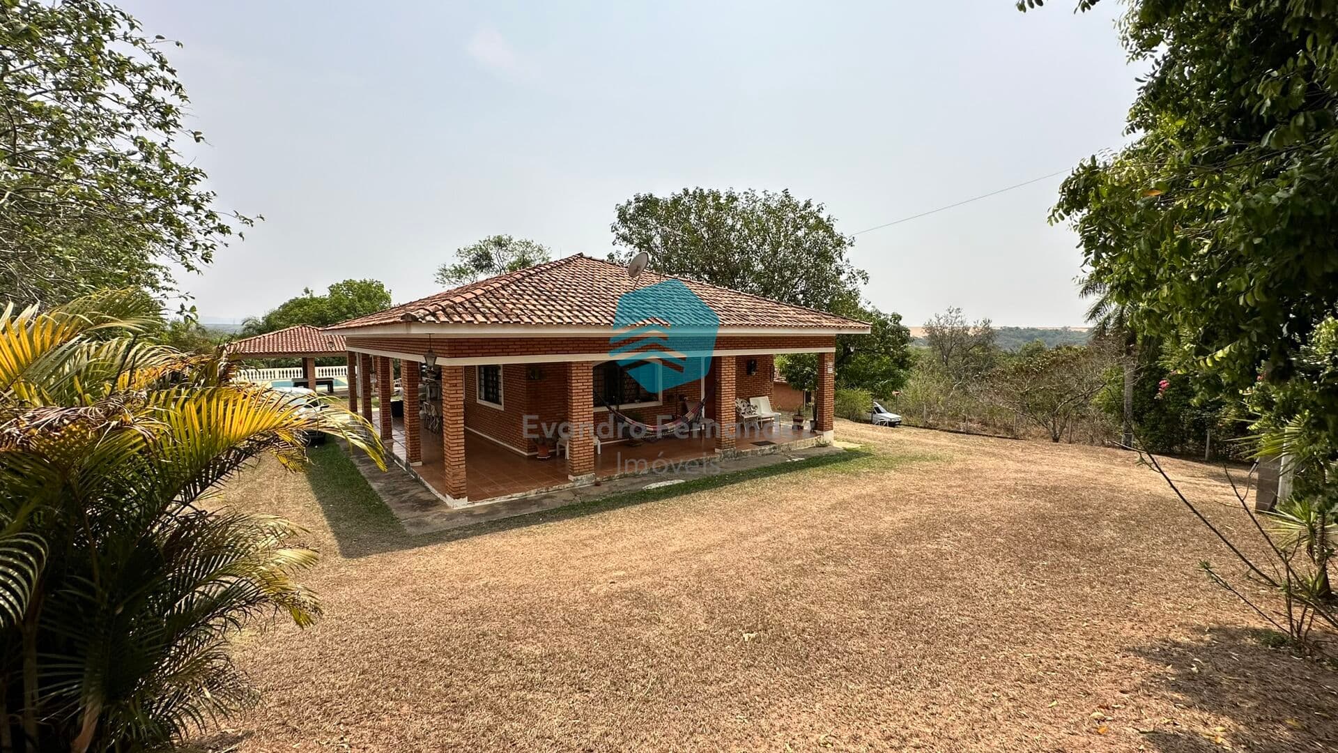 Chácara Exclusiva em São Pedro: Vista Panorâmica, Lazer Completo e Suítes para Renda Extra!