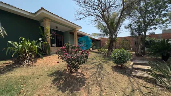 Chácara dentro da cidade com 1.371m², 3 suítes e piscina em São Pedro-SP