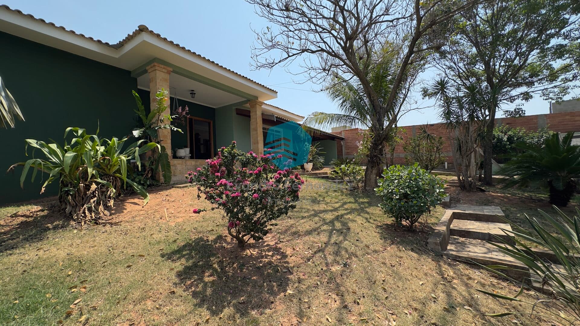 Chácara dentro da cidade com 1.371m², 3 suítes e piscina em São Pedro-SP