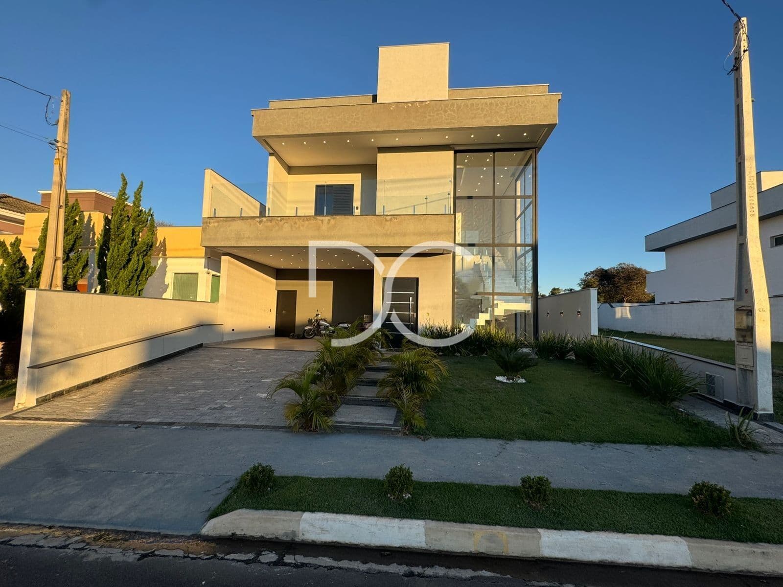 Venda Sobrado | AC 305m² | AT 420m² | 3 Suítes | 4 Ban | 4 Vagas