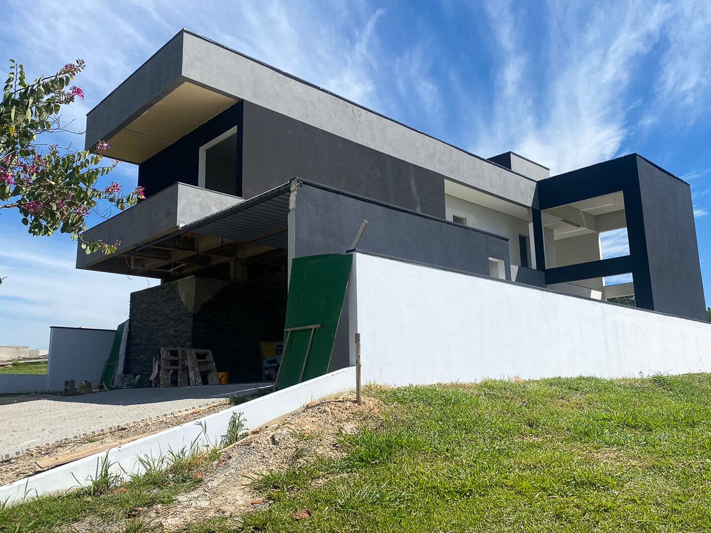 Venda Sobrado AC 350 m² | AT 404 m² | 3 Dormitórios | 3 Suítes | 5 Banheiros | 6 Vagas