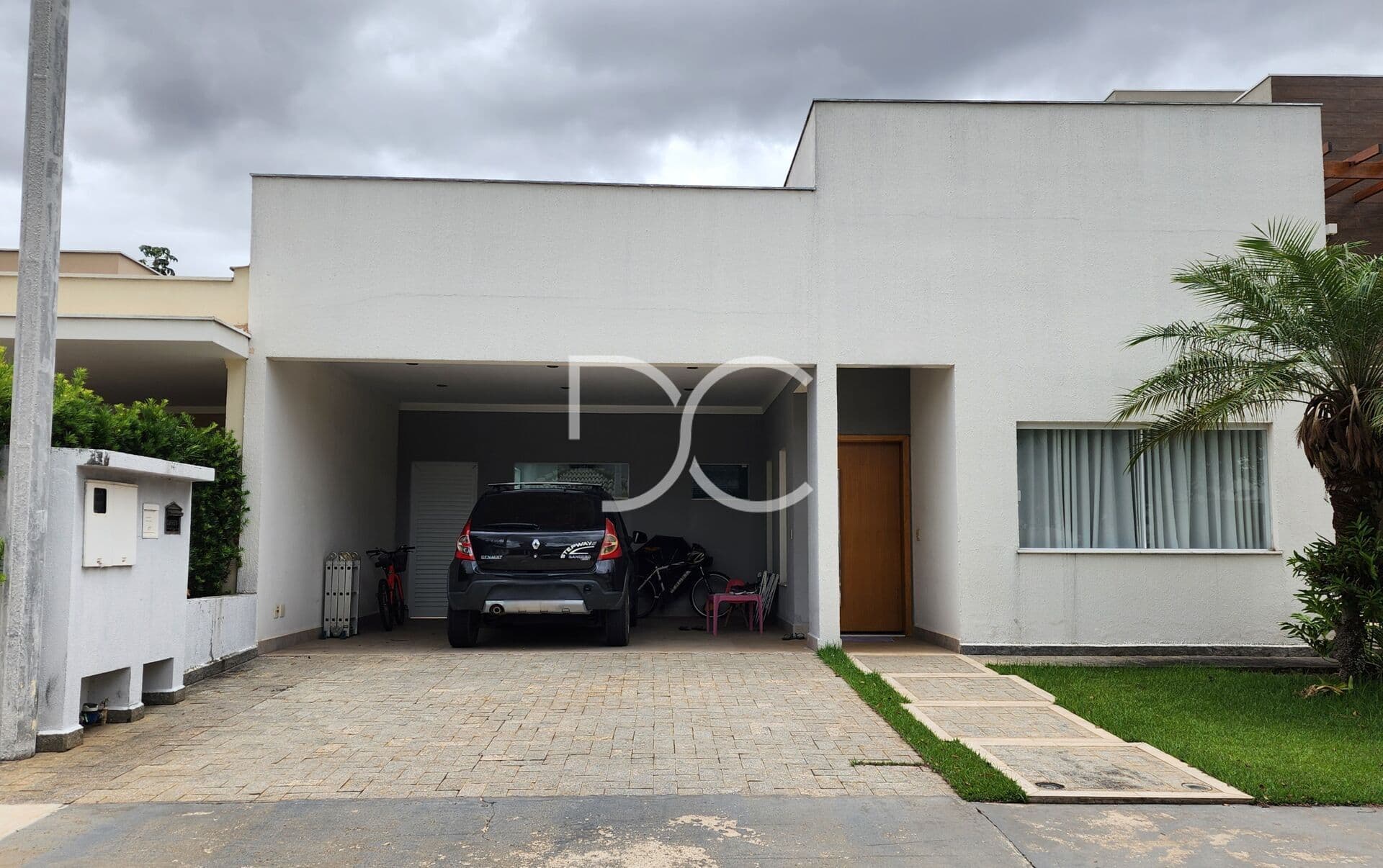 Venda Casa Térrea | AC 200m² | AT 250m² | 3 Dorm | 1 Suíte | 3 Ban | 4 Vagas