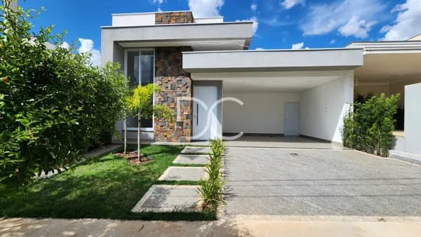 Venda Casa Térrea | AT 250m² | AC 160m² | 3 Dorm | 1 Suíte | 4 Banheiros | 4 Vagas