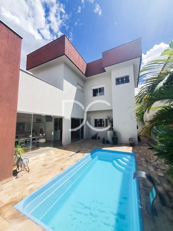 Venda Sobrado | AT 250 m² | AC 230 m² | 3 Dormitórios | 3 Suítes | 4 Banheiros | 4 Vagas