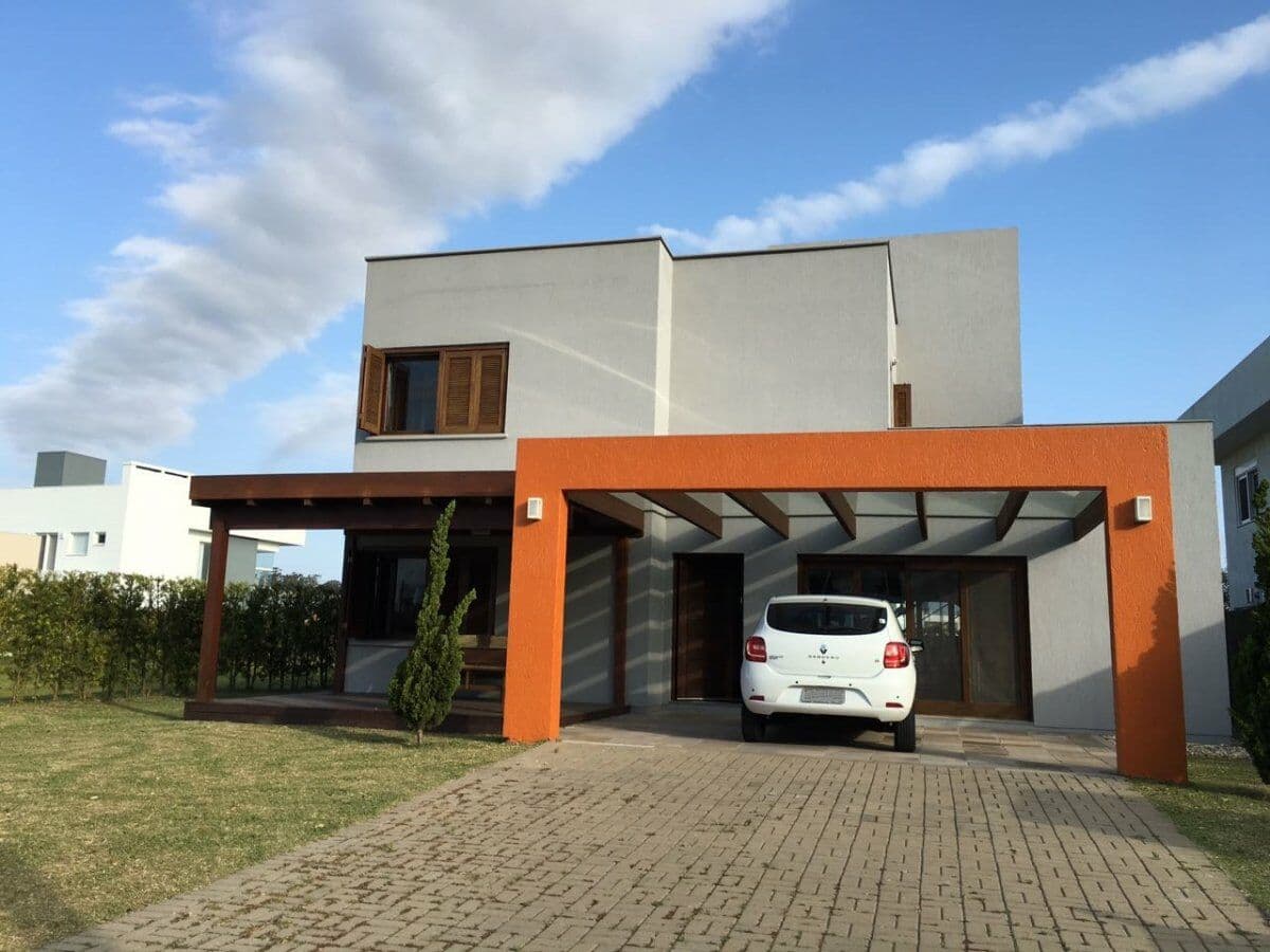 Casa em Condomínio com 3 dormitórios, sendo 2 suítes