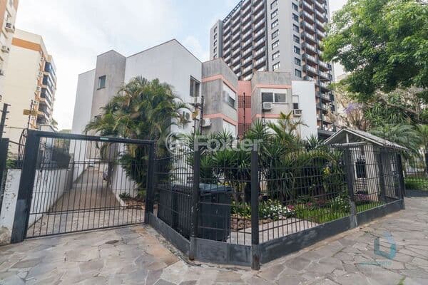 Invest Certo vende apartamento de 2 dormitórios com 2 banheiros e vaga de garagem.